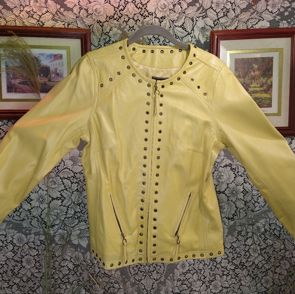 Bradley Bayou Jackets & Blazers - Bradley Bayou light yellow genuine leather large rivet lined moto zipper jacket